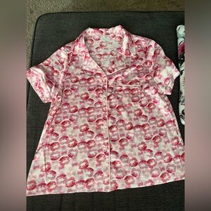 Arizona Jean Company Pink Lip-Print Sleep Shirt and shorts💕💋